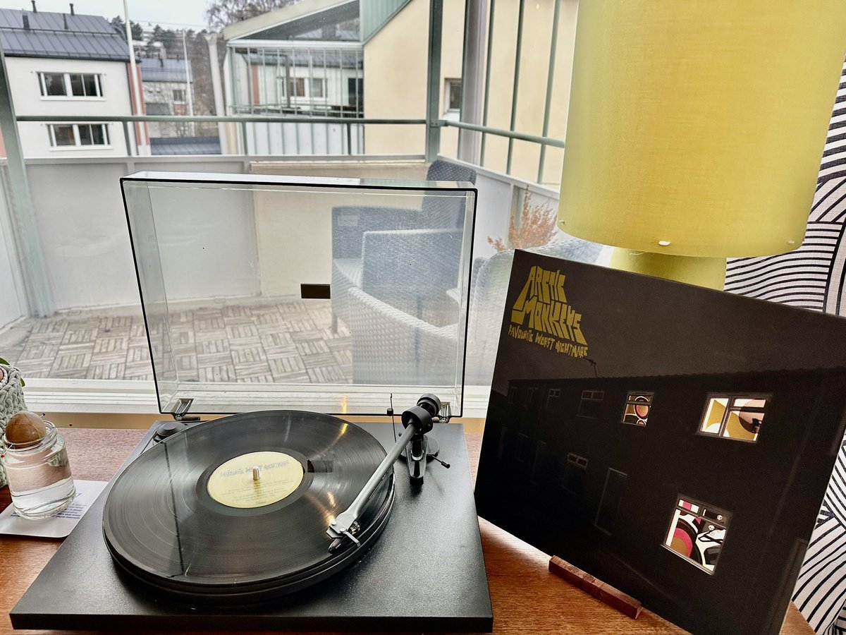 modowl's tweet photo. Sunday record listening is the best 😎 https://t.co/c7pyBccck1