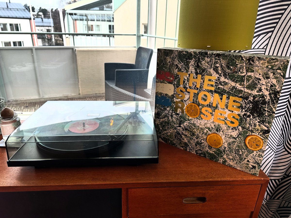 modowl's tweet photo. Sunday record listening is the best 😎 https://t.co/c7pyBccck1