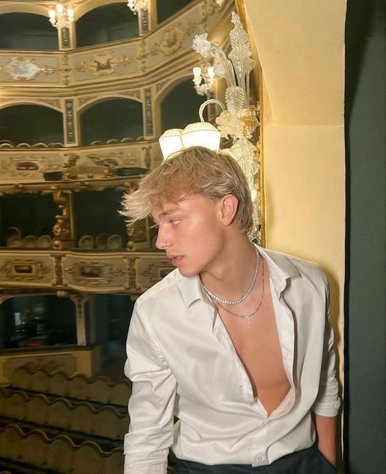 𝚂𝚎𝚍𝚞𝚌𝚝𝚒𝚟𝚎 𝚂𝚞𝚗𝚍𝚊𝚢

Sortie à l’Opéra