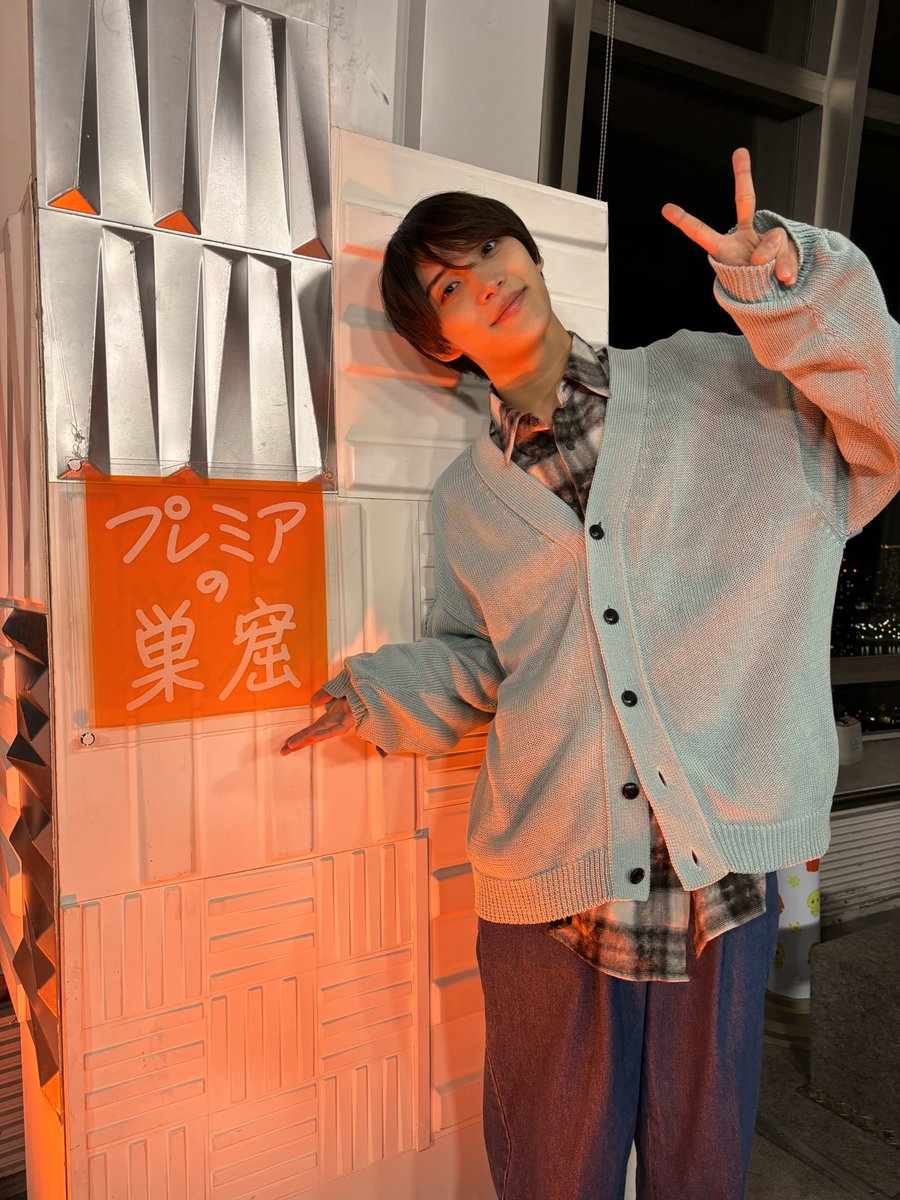 jr_official_X's tweet photo. 本日放送の『 #プレミアの巣窟 』に
#黒田光輝 が出演いたします🐈‍⬛🌙

メロメロにするキメポーズとは…⁉︎🫣🖤

お楽しみに😊

#少年忍者
#魔女の宅急便 https://t.co/OFt2FM1hC5
