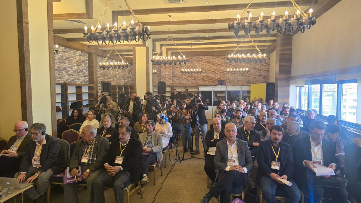 egitimsen's tweet photo. Eğitim Sen Genel Sekreteri Zülküf Güneş, Amed Şubelerimizin düzenlediği "Anadilinde Eğitimde Çözüme Doğru: Olanaklar, Engeller, Öneriler" çalıştayına ev hapsinden çevrimiçi bağlantıyla katıldı. https://t.co/BwuqDPWg5x