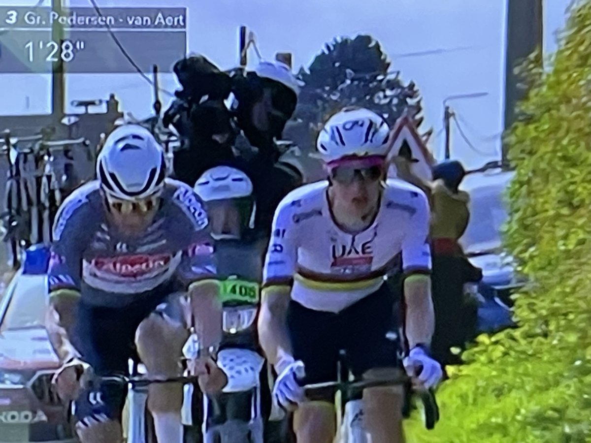 The two biggest Stars in cycling is battleling it out in the Queen of Classics #ParisRoubaix