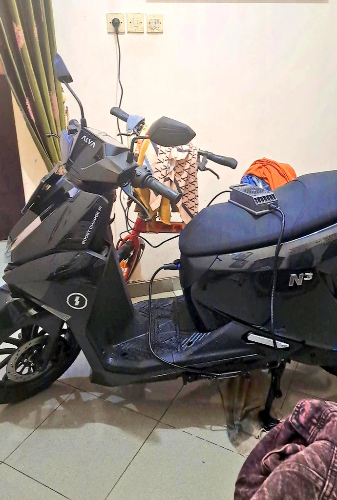 aexstetic's tweet photo. @convomf Motor listrik nder. 
Well, walau kalau mau kredit emang dpnya lumayan sih. Better cash. Kalau ada rejeki.

Sejauh ini pemakaian enak, jarak tempuh juga oke. Gak berisik. 
Bisa cas di rumah dengan charger yang bisa di atur kwh nya. 😋👍🏻 https://t.co/QNpPbblxfj