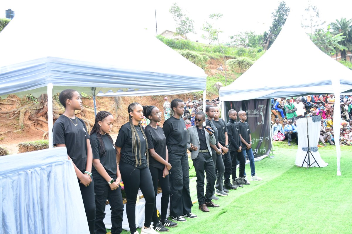 Nyamagabe's tweet photo. Honorable Depite UWUMUREMYI Marie Claire akaba n'umushyitsi mukuru mu muhango wo #Kwibuka31 wabereye ku Rwibutso rwa Jenoside rwa #Musange avuze ko kwibuka bifasha mu komora ibikomere no kwibukiranya amateka yaranze igihugu by'umwihariko aya Jenoside yakorewe Abatutsi mu 1994. https://t.co/NTzdHg9HUa