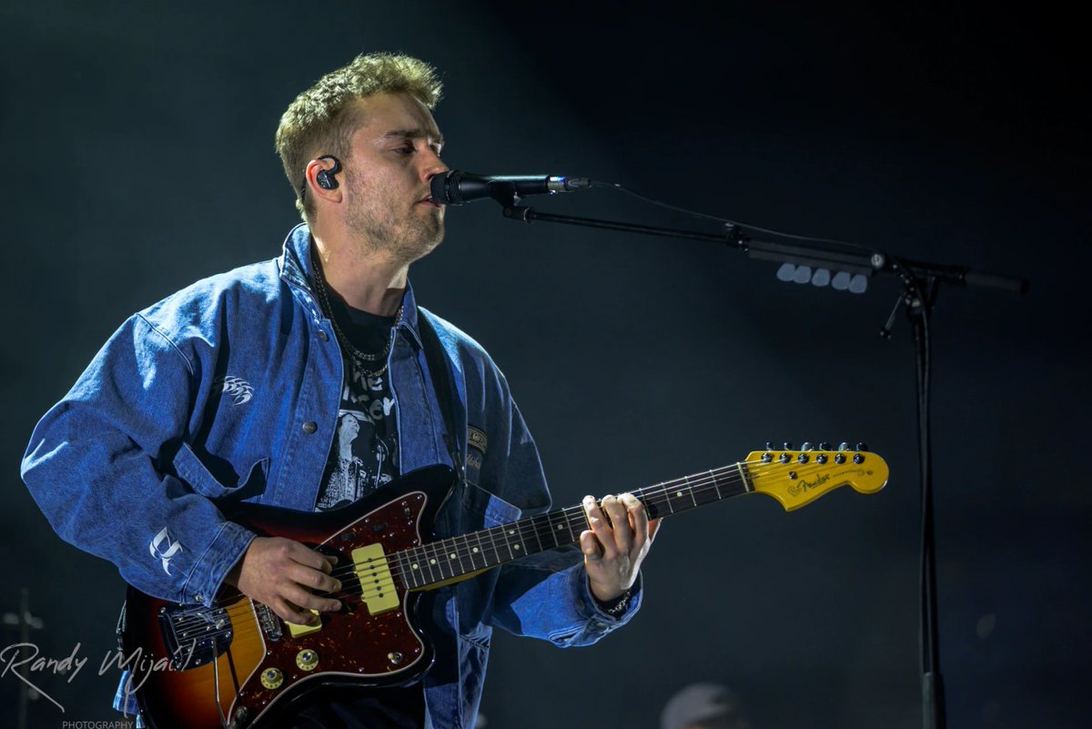 V13 Media (@v13media) on Twitter photo English singer-songwriter Sam Fender sold out Vancouver's Doug Mitchell Thunderbird Sports Centre on a night full of emotions with support from Young Jesus.
🔗: v13.net/2025/04/sam-fe…
📸: Randy Romero
#SamFender #Vancouver #DougMitchellThunderbirdSportsCentre <a href="/samfendermusic/">Sam Fender</a> English singer-songwriter Sam Fender sold out Vancouver's Doug Mitchell Thunderbird Sports Centre on a night full of emotions with support from Young Jesus.
🔗: v13.net/2025/04/sam-fe…
📸: Randy Romero
#SamFender #Vancouver #DougMitchellThunderbirdSportsCentre <a href="/samfendermusic/">Sam Fender</a>