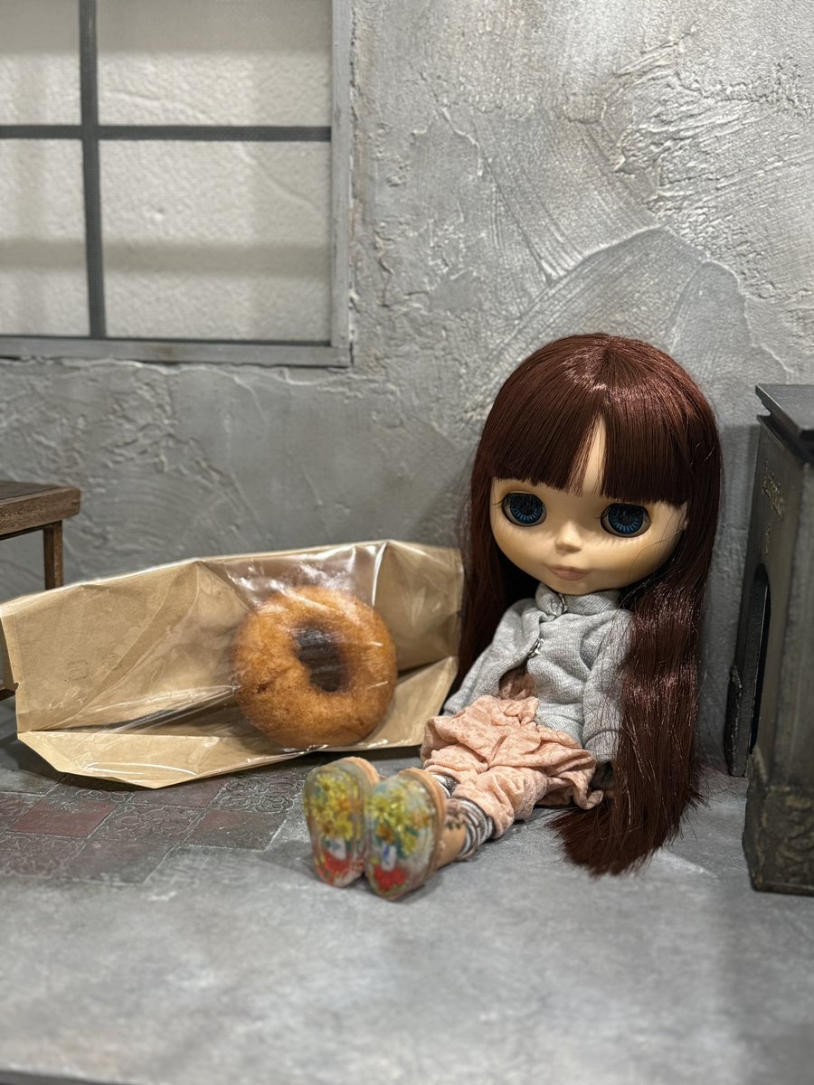 #深夜のおやつドール一本勝負

はらドーナツのおからきび糖ドーナツ🍩
普通のも好きだけど豆乳ドーナツはもっと好き

#ソールの中の世界
#ブライス   #ピュアニーモ #チェリー     #blyth  #Pureneemo #cherry
#ハンドメイド #スウィミー #球体関節人形 #myoudoll