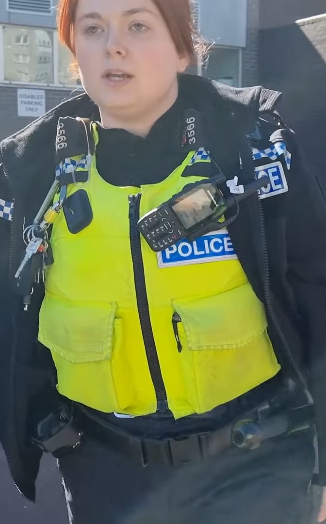 BentexTv's tweet photo. "I'm the fvcking police mate!".
By my count, she assaulted the @laughingauditor 12 times. Totally gone rogue this one.
The whole video in full 4K is on TLA's YouTube.
#plodlife #Rogue #Plod https://t.co/FhrxlTeHvy
