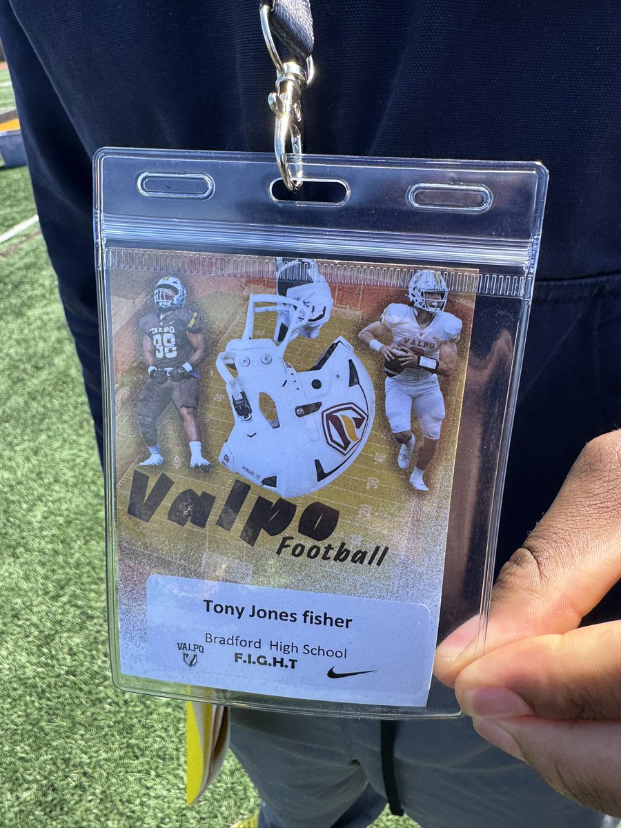 Tonyfisher24's tweet image. Thank you @valpoufootball for getting me up here!!! Can’t wait to be back in the future @CoachGeiger_  @Coach_Graves7 @CoachSMorris  @BHSREDDEVILFB 

@MJ_NFLDraft 
@PrepRedzoneWI 
@Rivals