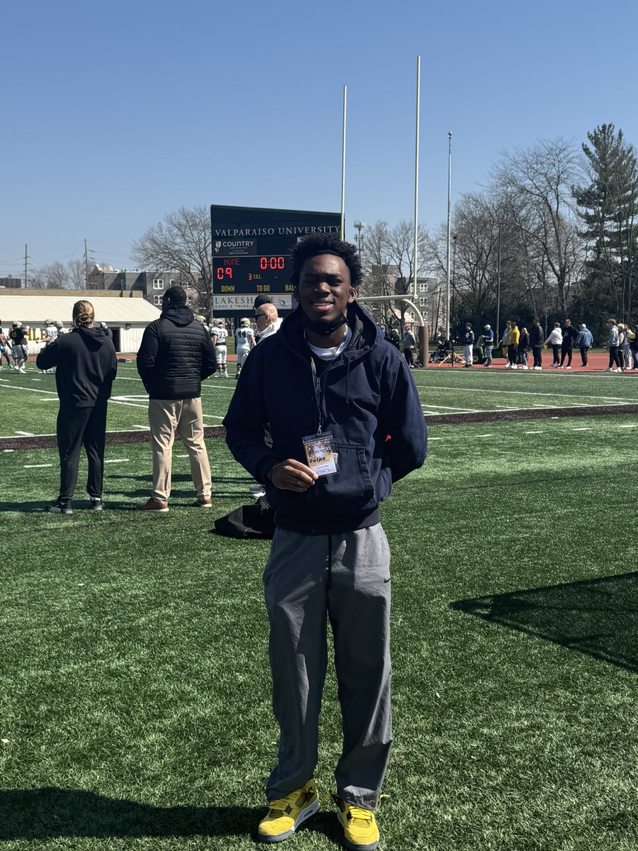 Tonyfisher24's tweet image. Thank you @valpoufootball for getting me up here!!! Can’t wait to be back in the future @CoachGeiger_  @Coach_Graves7 @CoachSMorris  @BHSREDDEVILFB 

@MJ_NFLDraft 
@PrepRedzoneWI 
@Rivals