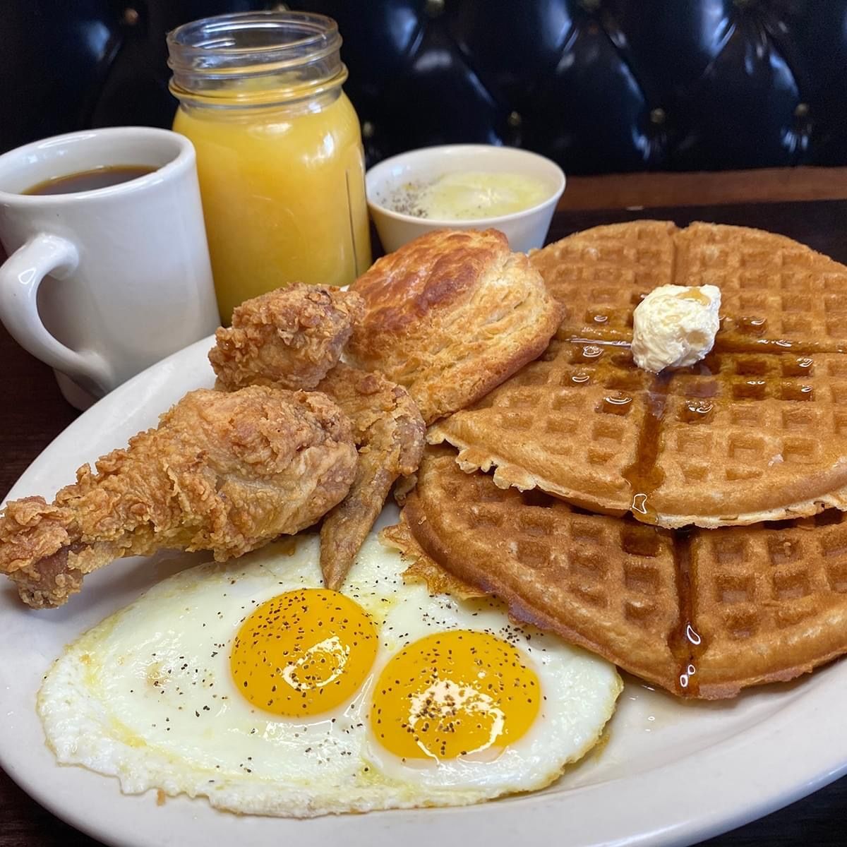 Mr. C’s got them biscuits baby! 🙌🏾

🔗 Order Online at mrcsfcw.com

#mrcsfriedchickenandwaffles #breakfast #biscuits #comfortfood #safoodie #safood #satxfood #sanantoniofood #safoodpics #eatlocalsa #sanantonioeats