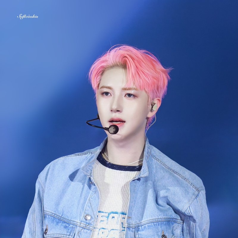 SinaRhu's tweet photo. There are so many heart warming testimonial about you enjoy the stage and full of smile touching people's heart. Our precious star, you really deserve better, my dear 🫂

YOU DID GREAT RENJUN
#런쥔 #RENJUN #仁俊 #ロンジュン
#AlwaysBeWithRenjun #런쥔이왔당 https://t.co/bUlmfNBA7O
