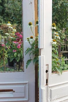 LindaMahkovec's tweet photo. The Garden House – https://t.co/SsUTAh6Ee5
NOW $0.99 #readingisbeautiful #books #readingislife #midlife #homemade #booklovers #Goodreads #womensfiction #bookworms #weekendreads #readinginthegarden #SundayMorning https://t.co/O3osbZsjPz