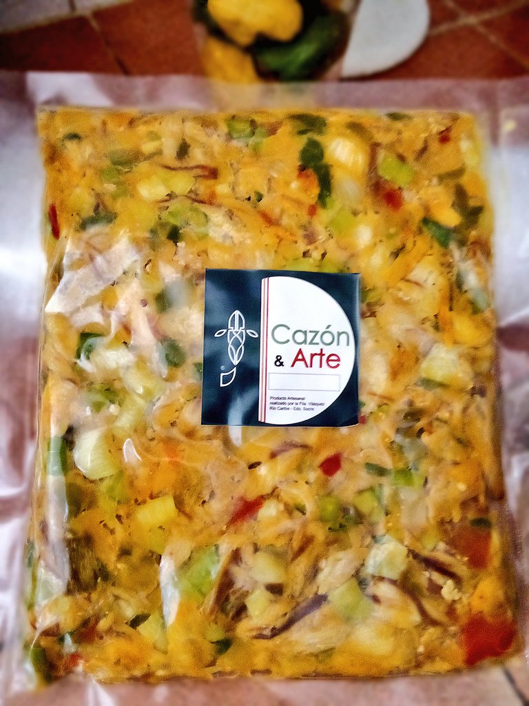 evevasquez77's tweet photo. Buen provecho 🔥 !! 
Y tú , Cuantas "Empanaiiiitas" te comes? Estas quedaron estupendas hechas con mucho amor y calor 🌡️🔥 #palospanas , recuerden despachamos en #Caracas y Altos Mirandinos . #Empanadasdecazon #cazonlistoparacomer #comidaempacada https://t.co/5cpE1HkmGZ