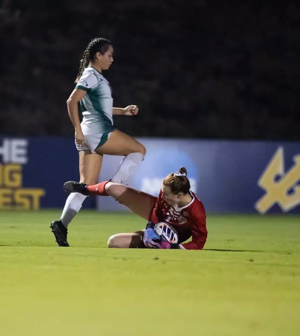 Western PA Sports Blog (@westpasports) on Twitter photo Ginny Fronk, a goalkeeper for UC San Diego, shares about her cancer recovery, returning to the pitch, her support system, and her all-time favorite soccer memory.
Learn about the Cranberry Township product and her comeback story👇⚽️
📸: <a href="/UCSDtritons/">UC San Diego Tritons</a>
linktr.ee/WesternPASport… Ginny Fronk, a goalkeeper for UC San Diego, shares about her cancer recovery, returning to the pitch, her support system, and her all-time favorite soccer memory.
Learn about the Cranberry Township product and her comeback story👇⚽️
📸: <a href="/UCSDtritons/">UC San Diego Tritons</a>
linktr.ee/WesternPASport…