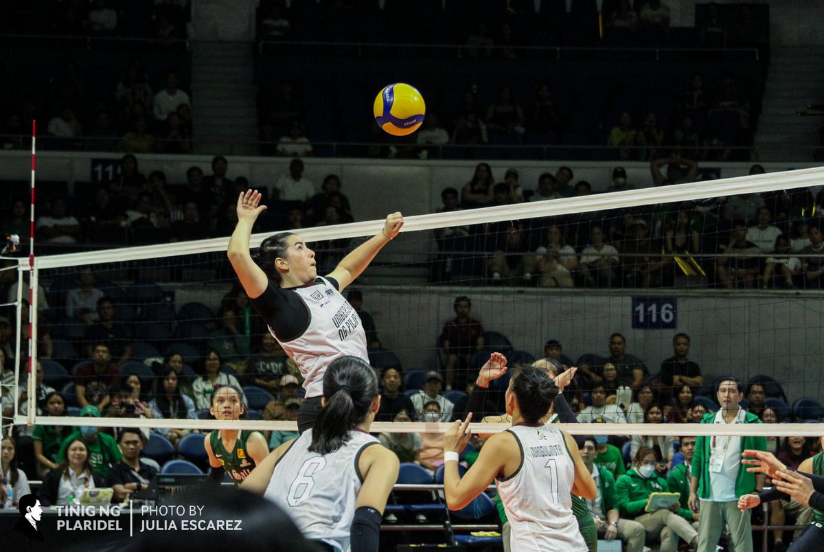 tinigngplaridel's tweet photo. IN PHOTOS: The UP Women’s Volleyball Team (UPWVT) prevails over the second-seeded DLSU Lady Spikers in #UAAPSeason87 in a thrilling five-set match, 26-24, 18-25, 19-25, 25-22, 16-14, earlier today, April 13, at the Smart-Araneta Coliseum. https://t.co/fjmZtQcZJ2