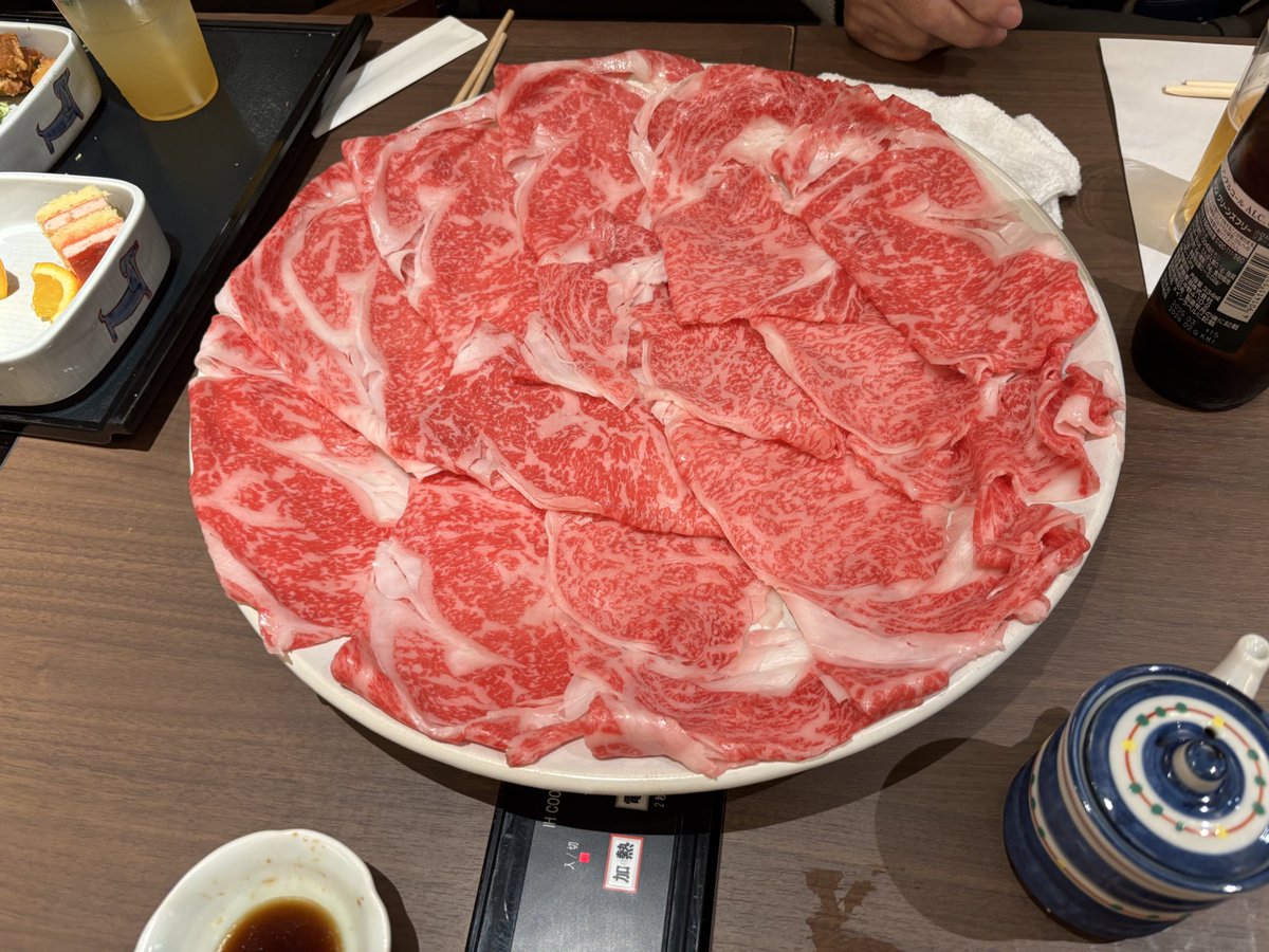 今日の夜ご飯はしゃぶしゃぶだ！！
美味しい！
I ate shabu-shabu for dinner!🍲