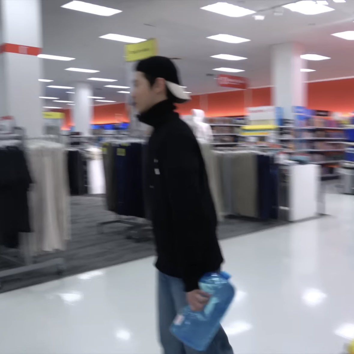 도영님이 생수통만한 비눗방울 용액을 집어드시는 순간 광기를 느낌