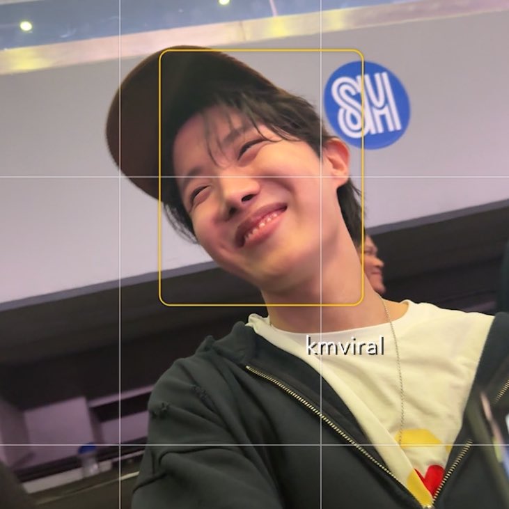 kmviraI's tweet photo. we asked him if he had a good time and he smiled so wide and nodded 🥹

#HOPE_ON_THE_STAGE_TOUR_Manila https://t.co/aLvNn2LOH2