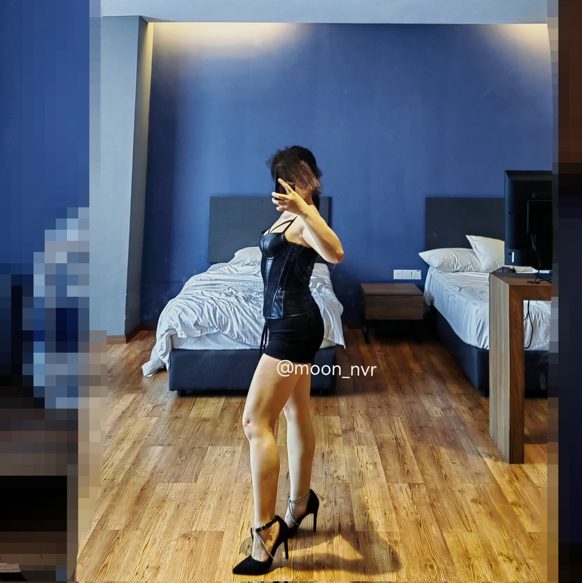 鱼骨胸衣好看是好看，
就是穿起来太麻烦。。
#NewProfilePic