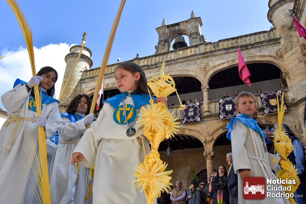 Radioagueda's tweet photo. SUPER-GALERÍA DE FOTOS/ La Borriquilla abre la Semana Santa 2025 de Ciudad Rodrigo ante miles de personas

https://t.co/NXPehu0goH https://t.co/yDozqfx0ZB
