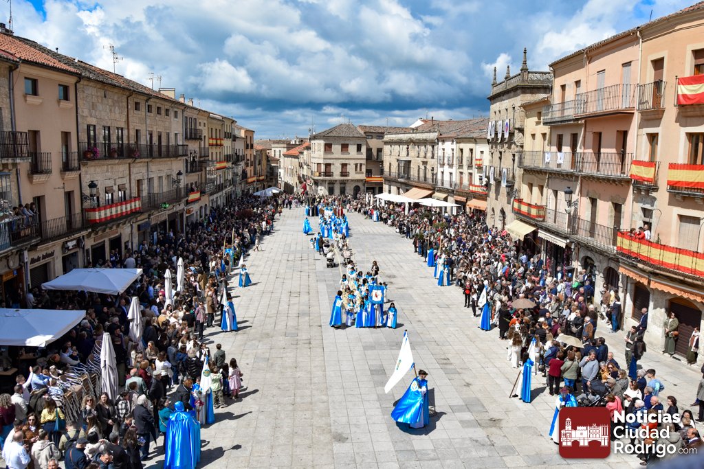 Radioagueda's tweet photo. SUPER-GALERÍA DE FOTOS/ La Borriquilla abre la Semana Santa 2025 de Ciudad Rodrigo ante miles de personas

https://t.co/NXPehu0goH https://t.co/yDozqfx0ZB