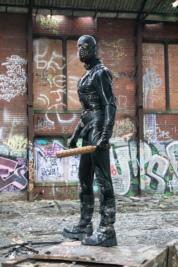 Menace!!      #hood #latexsuit #latex #rubberforfun #rubber #bondage #bdsmcollar #collar #Masks #chains #fetish #restraints #leather #fullrubber #gummi #fullrubber #totalenclosure