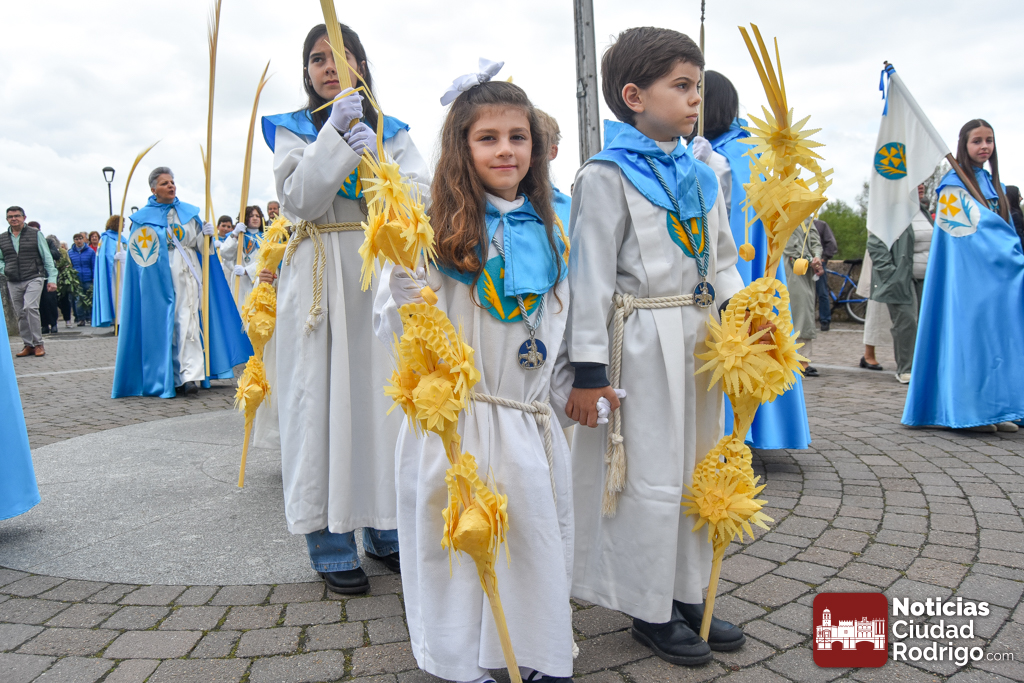 Radioagueda's tweet photo. SUPER-GALERÍA DE FOTOS/ La Borriquilla abre la Semana Santa 2025 de Ciudad Rodrigo ante miles de personas

https://t.co/NXPehu0goH https://t.co/yDozqfx0ZB