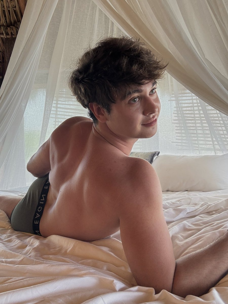 can someone rub my back pls