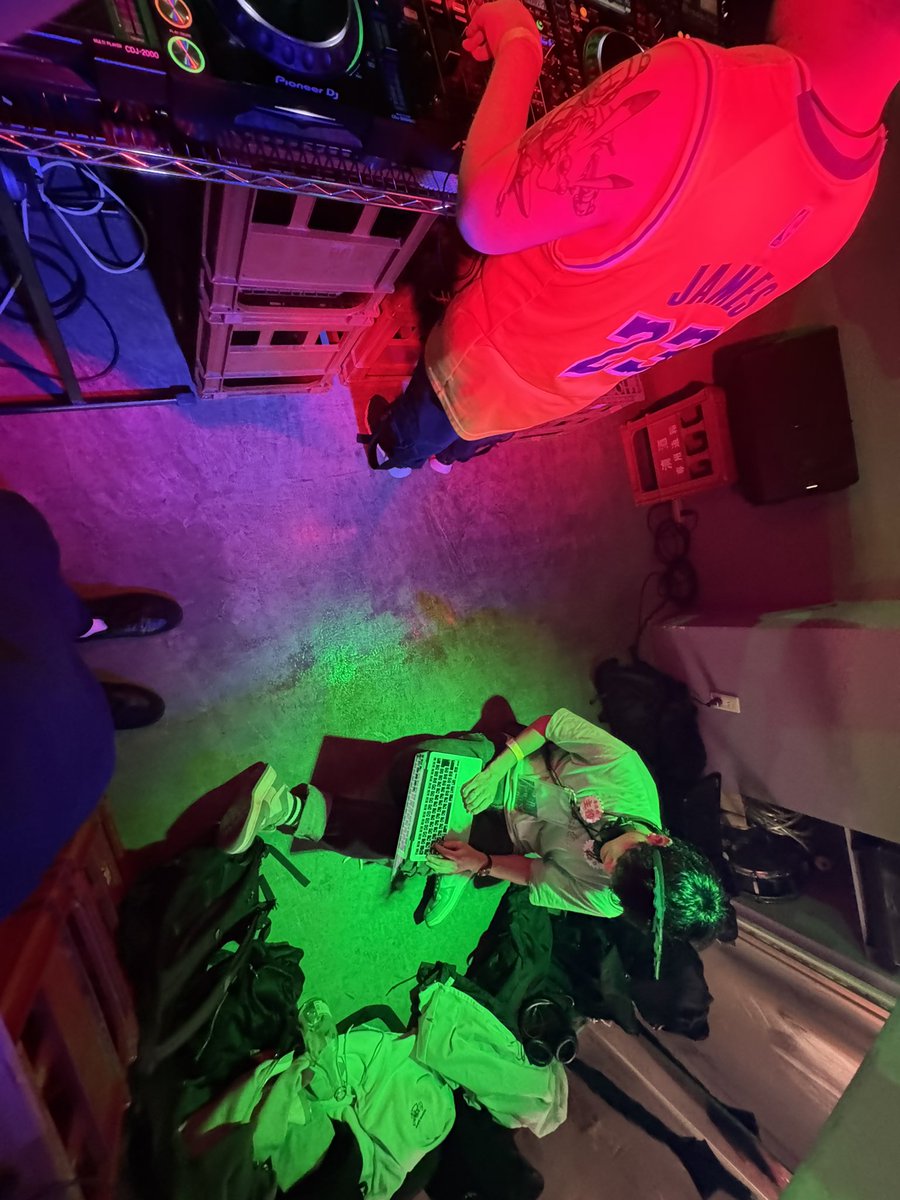 sid_1005's tweet image. どうしても愛♡スクリ〜ムかけたかったから流せて良かった、、、！

良いdrum'n bassの日でした🌱🌱

はっぱきゅんお疲れ様！！！

DJ聴いてくれた方々ありがとうございました！とても感謝！

#interweave