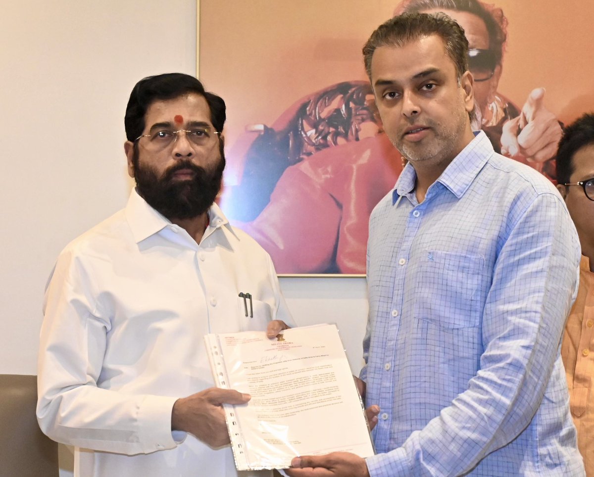 milinddeora's tweet image. Today, I met #Maharashtra Deputy CM @mieknathshinde ji to apprise him of concerns regarding the proposed #Colaba jetty.

A meeting with local residents &amp;amp; Ports Minister @NiteshNRane ji will be organised soon to ensure development aligns with community needs.