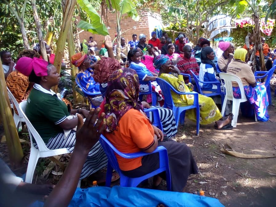 👨‍👩‍👧A strong community builds a strong nation. As a country, we should always invest in grassroots  projects that uplift people. 

Rural families in deserve better roads, schools &amp; hospitals! Let’s push for inclusive development. <a href="/KagutaMuseveni/">Yoweri K Museveni</a> <a href="/MinofHealthUG/">Ministry of Health- Uganda</a> <a href="/JaneRuth_Aceng/">Dr. Jane Ruth Aceng Ocero</a>