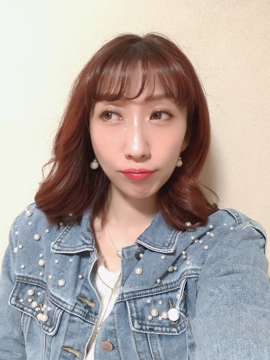 デニムジャケットが着やすい季節☺️✨✨
親戚がチーズケーキ買ってきてくれて美味しかった😋🍰♬