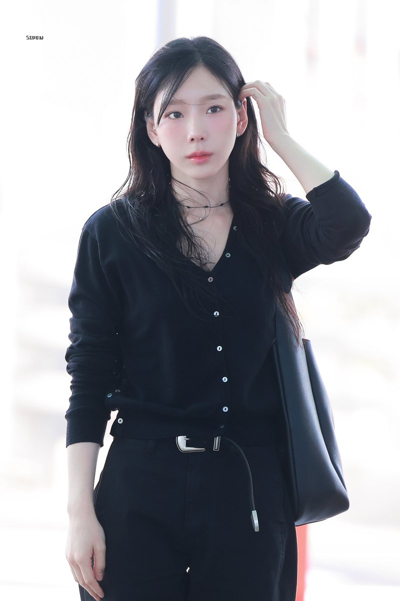 SIRENx39's tweet photo. 250411 언니.. #태연 #TAEYEON https://t.co/zrBEnKcBJr