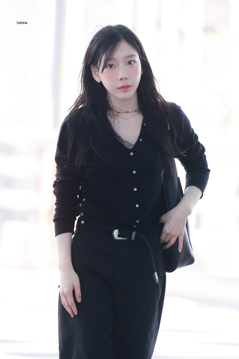 SIRENx39's tweet photo. 250411 언니.. #태연 #TAEYEON https://t.co/zrBEnKcBJr