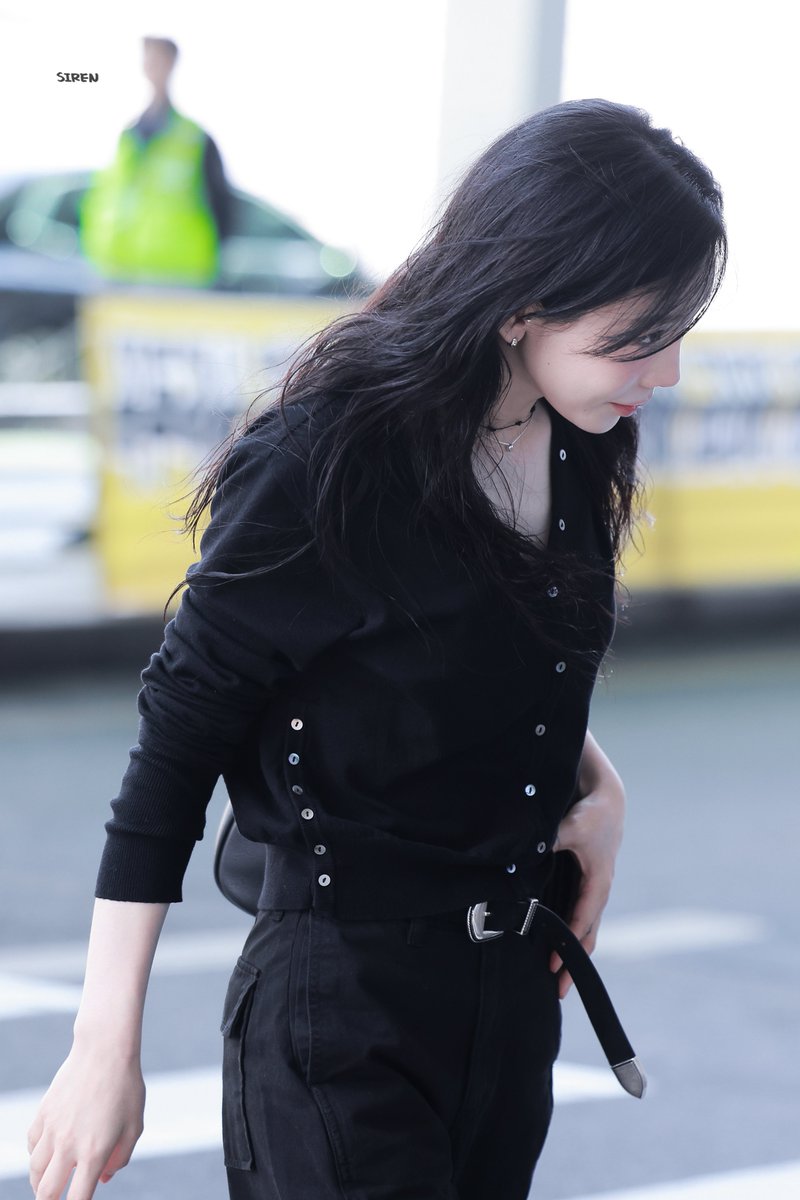 SIRENx39's tweet photo. 250411 언니.. #태연 #TAEYEON https://t.co/zrBEnKcBJr