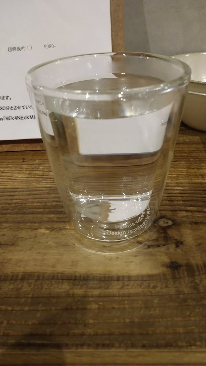 寒くて芋焼酎お湯割り頼んだけどコップが全然熱くない！中はちゃんと熱いです。
#SANPA食堂
＃寝屋川市