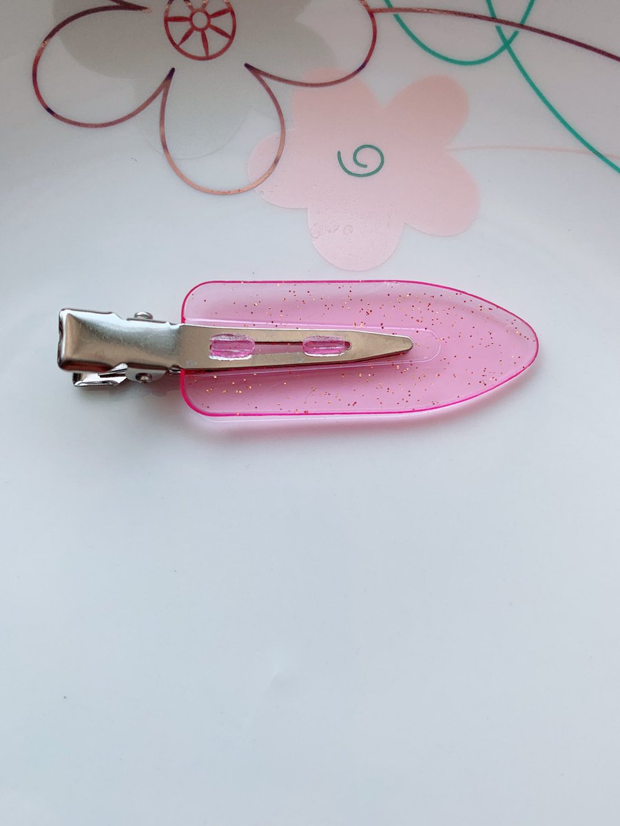 ueeo_T's tweet photo. 🥳🌈  กิ๊บติดผม แฟชั่น DIY กิ๊บใสสีหวานน่ารัก ใช้เก็บรวบลูกผมหน้าม้าหรือประดับตกแต่งก็ได้ ตัวกิ๊บยาวประมาณ 6 ซม.

#ช้อปปี้แฟชั่น
ตามพิกัดไปโลดดด

https://t.co/4PpeUoUb4k https://t.co/fhC3cHtPe9