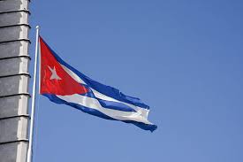 "Esta bandera nació en 1850 con sangre y sueños de libertad. Hoy, la defendemos con la misma pasión."  
Nunca será una tela, sino el símbolo de nuestra resistencia. ✊ #CubaLibre