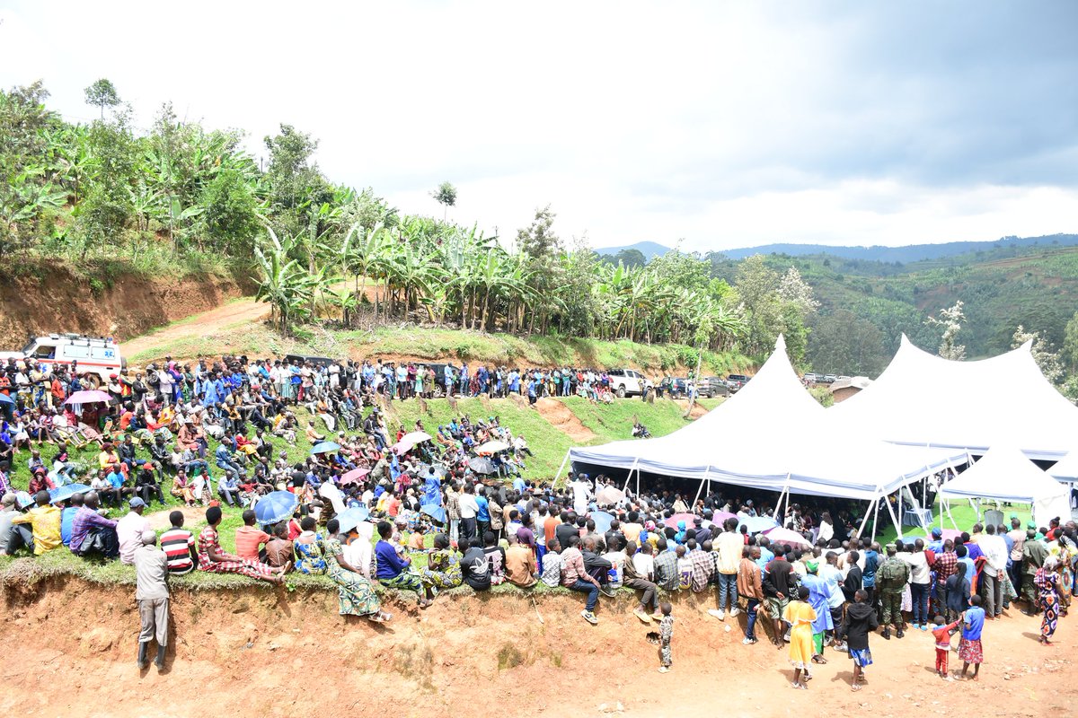 Nyamagabe's tweet photo. Ku Rwibutso rwa Jenoside rwa #Musange, hari kubera umuhango wo kwibuka ku nshuro ya 31 Jenoside yakorewe Abatutsi mu 1994 aho umushyitsi mukuru ari Honorable Depite UWUMUREMYI Marie Claire. 1/2
#Kwibuka31
Twibuke twiyubaka https://t.co/NCuio9wsfk