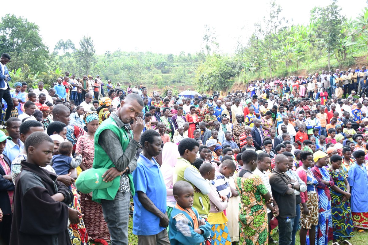 Nyamagabe's tweet photo. Ku Rwibutso rwa Jenoside rwa #Musange, hari kubera umuhango wo kwibuka ku nshuro ya 31 Jenoside yakorewe Abatutsi mu 1994 aho umushyitsi mukuru ari Honorable Depite UWUMUREMYI Marie Claire. 1/2
#Kwibuka31
Twibuke twiyubaka https://t.co/NCuio9wsfk