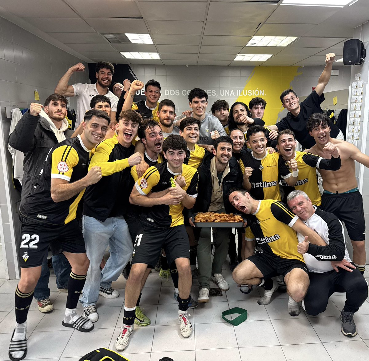 📝 PRIMER EQUIPO | JORNADA 30

Volvemos a la senda de la victoria para seguir soñando con cosas grandes. 

#CDG 3️⃣-1️⃣ México CF

⚽️ Marcos Gil
⚽️ Gonzaga
⚽️ Miguel

¡SEGUIMOS CON TODO!

#ModestaLocura
#UnPuebloDosColoresUnaIlusión💛🖤
