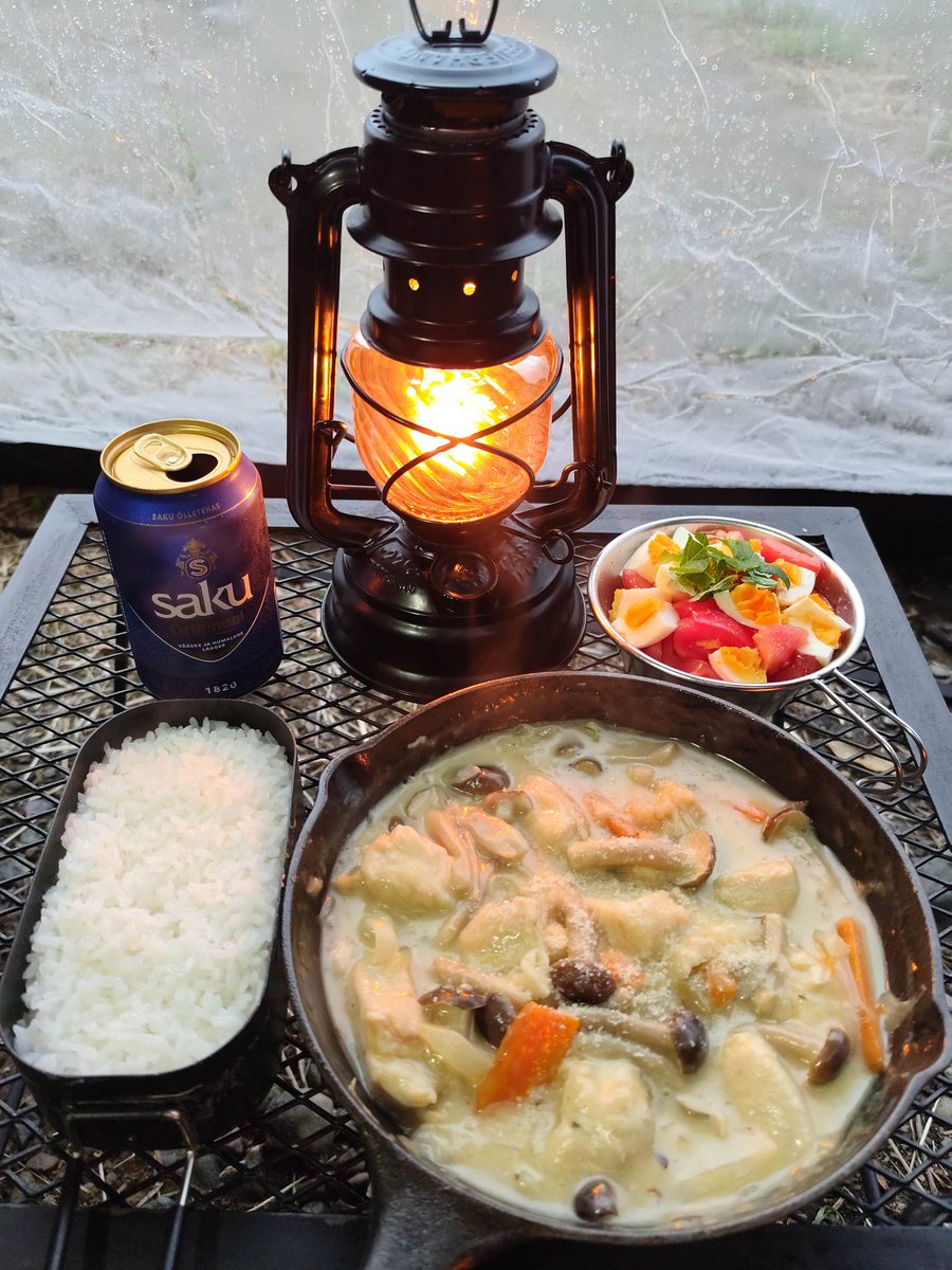 solocamper1's tweet photo. 鶏肉のチーズクリーム煮🍲🤤
トマトとゆで卵のサラダ🥗😋
外は大雨です🌧️🥲
#キャンプ飯 #キャンプメシ https://t.co/LcOPInAUZ1