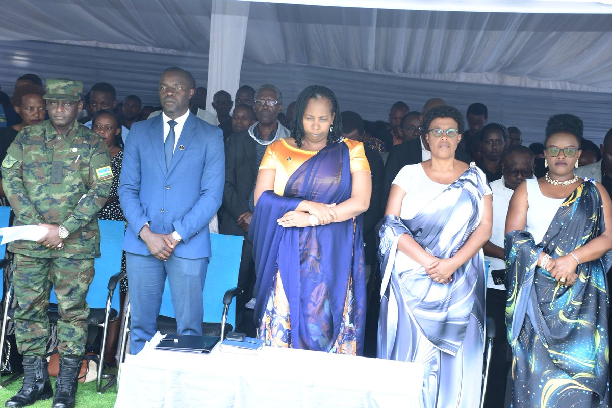 Nyamagabe's tweet photo. Ku Rwibutso rwa Jenoside rwa #Musange, hari kubera umuhango wo kwibuka ku nshuro ya 31 Jenoside yakorewe Abatutsi mu 1994 aho umushyitsi mukuru ari Honorable Depite UWUMUREMYI Marie Claire. 1/2
#Kwibuka31
Twibuke twiyubaka https://t.co/NCuio9wsfk
