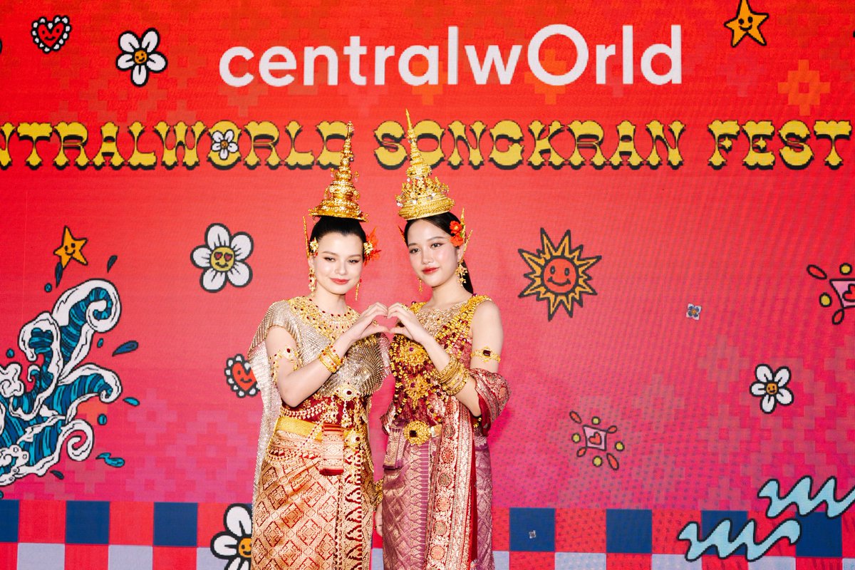 centralwOrld's tweet photo. งามอย่างไทย! ฟรีน-เบ็คกี้ สองสาวนางสงกรานต์ มาร่วมเฉลิมฉลองสงกรานต์สุดยิ่งใหญ่ที่ centralwOrld Songkran Fest 2025 🛺❤️

FREENBECK SONGKRAN CTW
#SongkranCTWxFB
#CTWSongkranFest2025 #centralwOrld #สงกรานต์เซ็นทรัลเวิลด์ #สงกรานต์เซ็นทรัล #สงกรานต์มหาบันเทิง2025 #สงกรานต์2568 #SongKran2025 
#ThailandSongkranFestival2025
#srchafreen #beckysangels‌ #FreenBecky