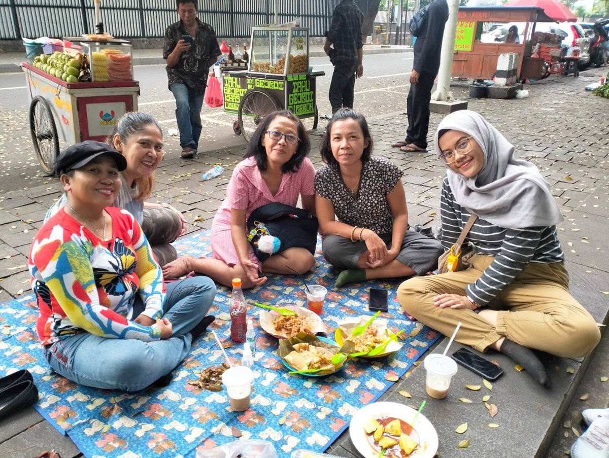 Piknik di TamSur. 🤭😅
<a href="/maryati_24/">Maryati Ekseizzz</a> 
<a href="/MieYuke/">Yuke_🤩</a> 
<a href="/yascasubekti/">yasca a.k.a. yasminka</a>