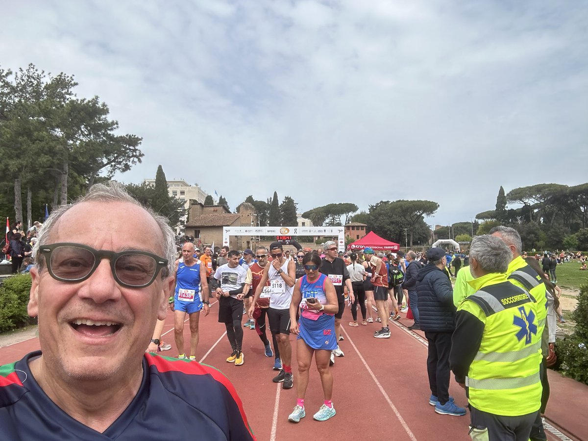 larosa_filippo's tweet photo. Corsa durissima, ma esperienza bellissima!
I #Diplorunners al traguardo dell’#AppiaRun la #ParisRoubaix dei #runners https://t.co/XXet6dUE3C