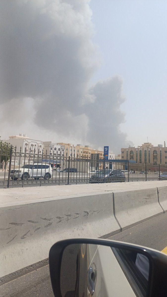 D3rham's tweet photo. @sharjah24 حاليا حريق في المويلح هل من مستجدات؟ https://t.co/Kv04EPOcbf