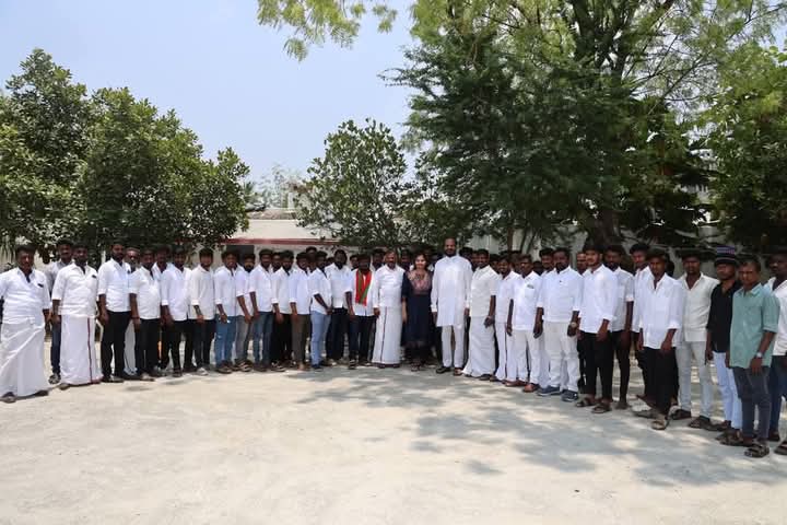 sembaimavanna's tweet photo. மதுரை மாவட்டத்தில் பல்வேறு கிராமங்களில் இருந்து 100க்கும் மேற்பட்ட இளைஞர்கள் 
#தமிழக_மக்கள்_முன்னேற்றக்_கழகம் தில் தங்களை இணைத்துக் கொண்டனர். 
அனைவரின் பணி சிறக்க வாழ்த்துக்கள்.
💐💐💐 @JohnPandianTMMK @vinolinnivetha @ViyangoOfficial @TMMKofficial007 @TMMKofficial @GopalsriTmmk https://t.co/PrCBOqnczP