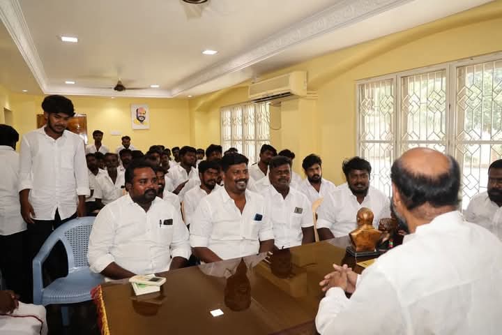 sembaimavanna's tweet photo. மதுரை மாவட்டத்தில் பல்வேறு கிராமங்களில் இருந்து 100க்கும் மேற்பட்ட இளைஞர்கள் 
#தமிழக_மக்கள்_முன்னேற்றக்_கழகம் தில் தங்களை இணைத்துக் கொண்டனர். 
அனைவரின் பணி சிறக்க வாழ்த்துக்கள்.
💐💐💐 @JohnPandianTMMK @vinolinnivetha @ViyangoOfficial @TMMKofficial007 @TMMKofficial @GopalsriTmmk https://t.co/PrCBOqnczP