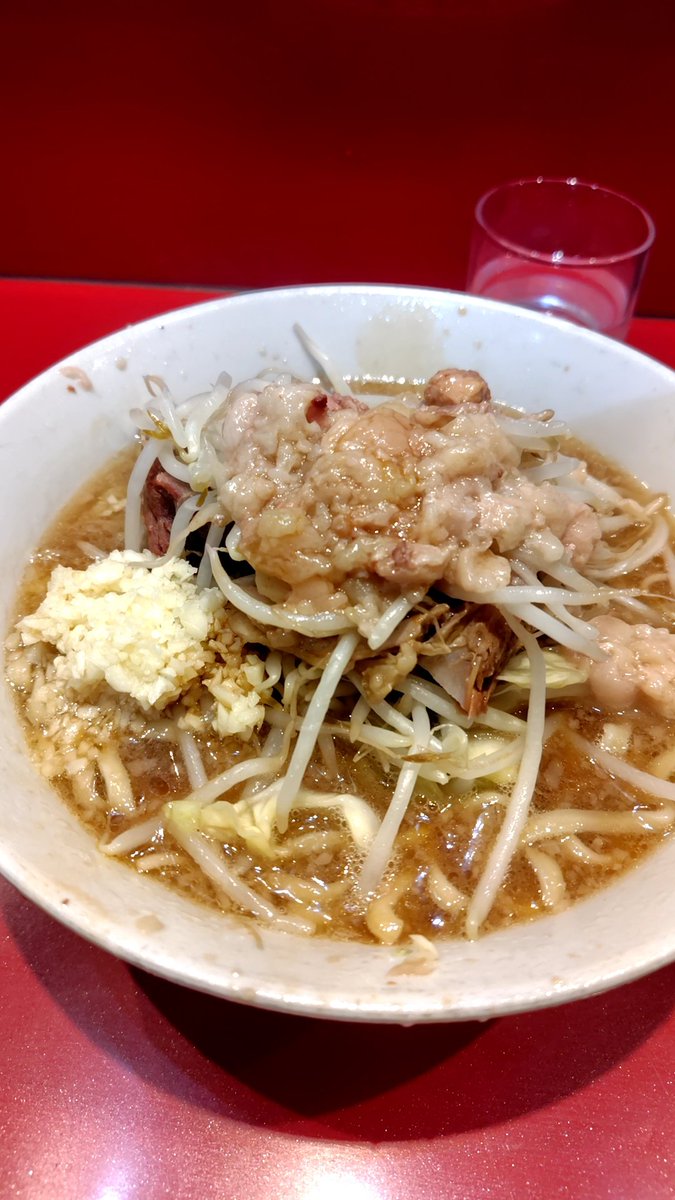 KeyleeUcchiy's tweet photo. ラーメン二郎 西台駅前店
ミニ＋ニンニク＋アブラ
リアタイ投稿ではありませんが…。
毎回聞かれるギリギリまでノーマルか汁なしか迷う、そして食べ終わるとすぐにもう一方が食べたくなるループに
#ラーメン二郎 #二郎 #ラーメン https://t.co/bZgZvSzpyt